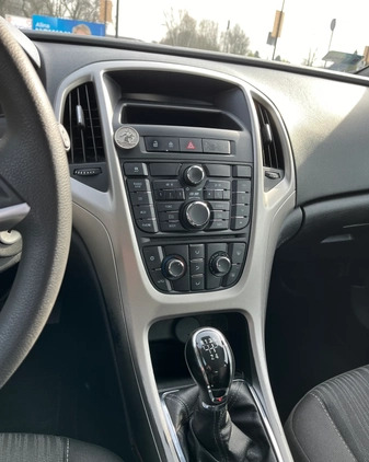 Opel Astra cena 21990 przebieg: 235000, rok produkcji 2011 z Gliwice małe 596